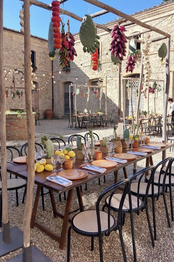 L’Art de la table : quand la vaisselle raconte une histoire